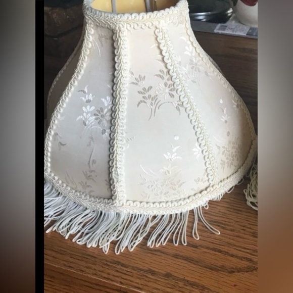 Rare Vintage Victorian 1970’s Lamp Shade‼️FINAL SALE - Picture 2 of 3